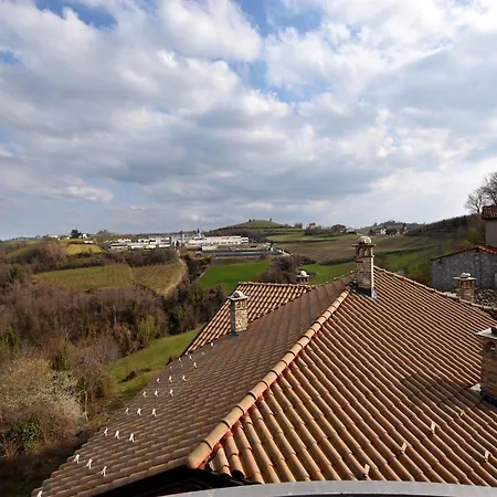 Hillview Langhe 公寓